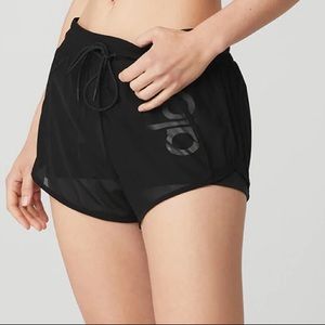 NWT Alo Yoga Ambiance Short